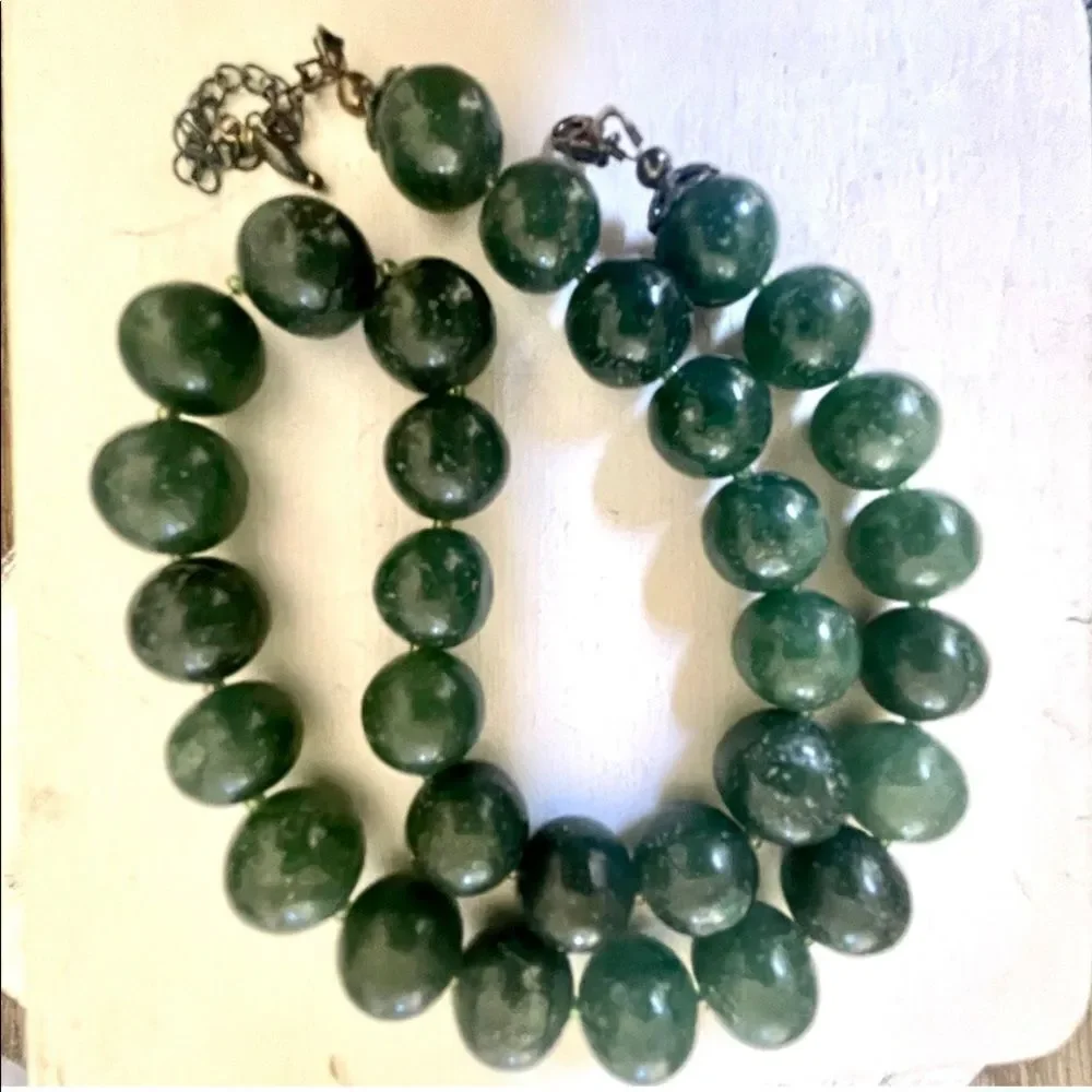 Green quartz beaded necklace and earrings set - Picture 11 of 13